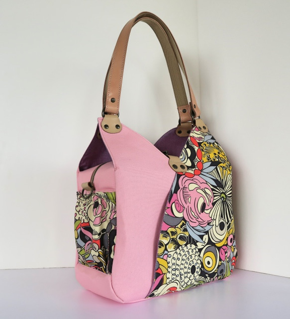 セット商品、リバティーコットンと桜色帆布、ポケットいっぱいとっても機能的なチューリップ型バッグ 3枚目の画像
