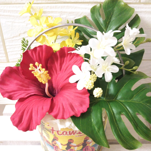 ハイビスカス（赤）、プルメリア、モンステラのハワイアンアクセサリー（しかく型） ハイビスカス（赤）、プルメリア、モンステラのハワイアンアクセサリー