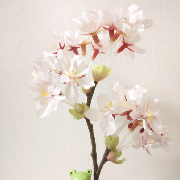 フラワーアレンジ  桜の木  カエル 4枚目の画像