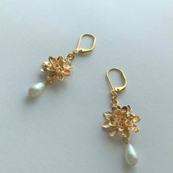 【ワンコインsale】立体お花＆パールのピアス 2枚目の画像