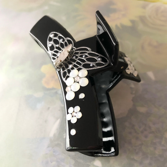 大人可愛いモノトーン　スワロフスキー  蝶と小花　バンスクリップ  ヘアクリップ 3枚目の画像