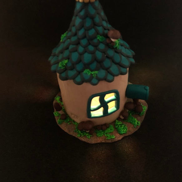 ニャーデラハウス「風見猫と茶色キノコの緑お屋根のお家」 2枚目の画像