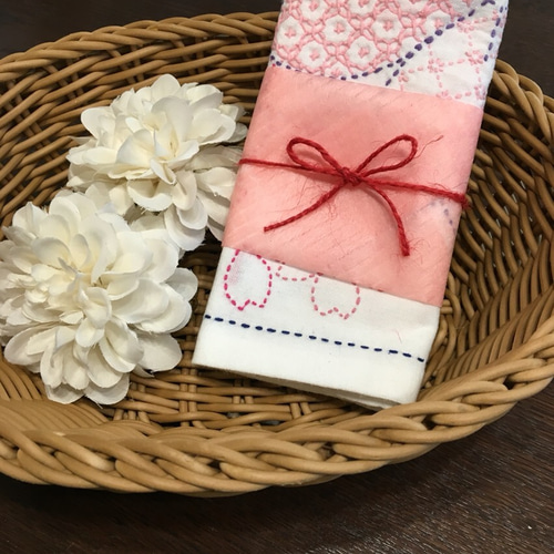 お花のコーム♡ピンク Ashley Williamsのピンク Flower Comb ブローチがセール中