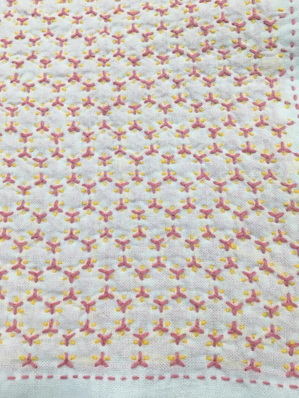 春色な刺し子の花ふきん NO.23角亀甲 ピンク&イエロー 3枚目の画像