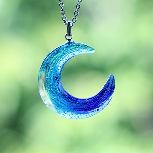 宇宙（そら）色の月 ガラスのネックレス ブルームーン ネックレス