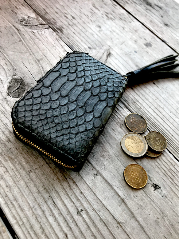 ムックの店のZIPコインケース   ブラック(ヘビ革)×ブラック 1枚目の画像