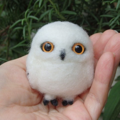 手乗りシロフクロウさん 羊毛フェルト 紫花 通販 10021926｜Creema