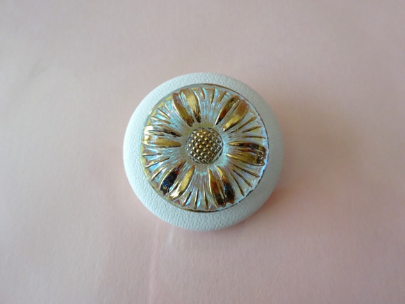 チェコガラスボタンのヘアゴム 1枚目の画像