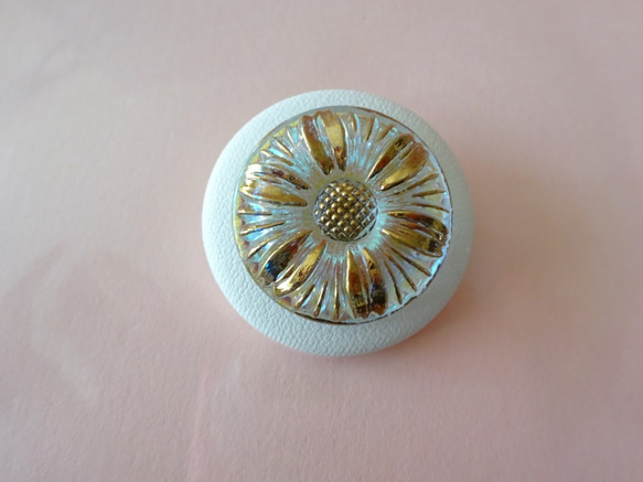 チェコガラスボタンのヘアゴム 2枚目の画像