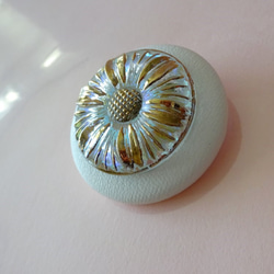 チェコガラスボタンのヘアゴム 3枚目の画像