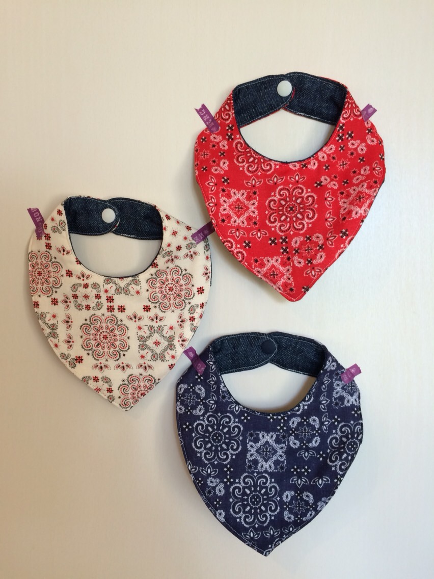 ハンドメイド 三角スタイ(気球柄) 三角スタイ 2枚セット バンダナ柄 3色からお選びいただけます