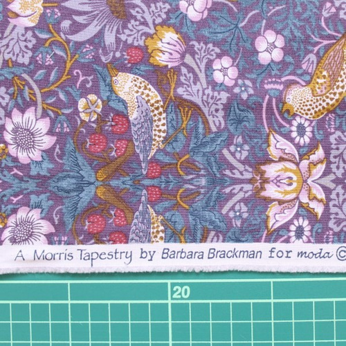 ウィリアムモリス　コルセット　いちご泥棒 Moda ウィリアム・モリス いちご泥棒 紫 生地 Open the Closet