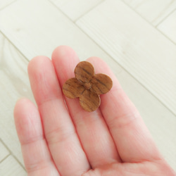 お花のピンバッチ(チーク) 4枚目の画像