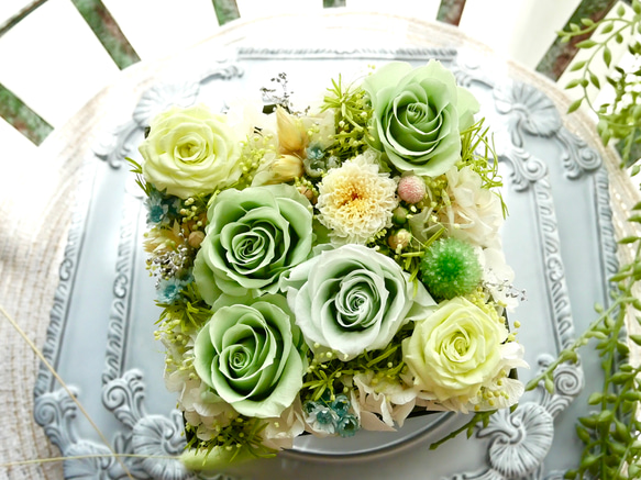＊*..爽やかなミントグリーンのお花を添えて..＊°..おしゃれなルームフラワー お花を守る クリア蓋つき プリザーブドフラワー ボックス