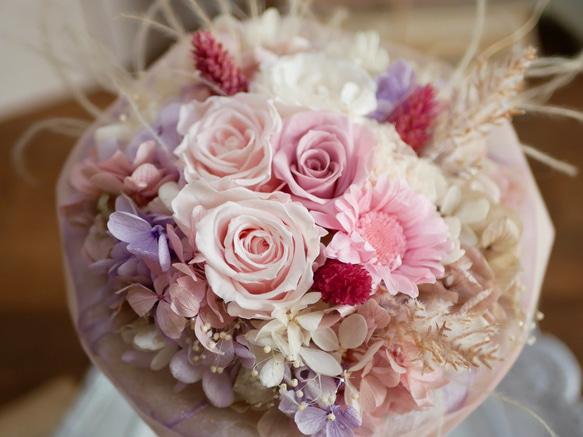 petit bouquet プリザーブドフラワー　ガーベラとローズのふわふわブーケ　花束 2枚目の画像