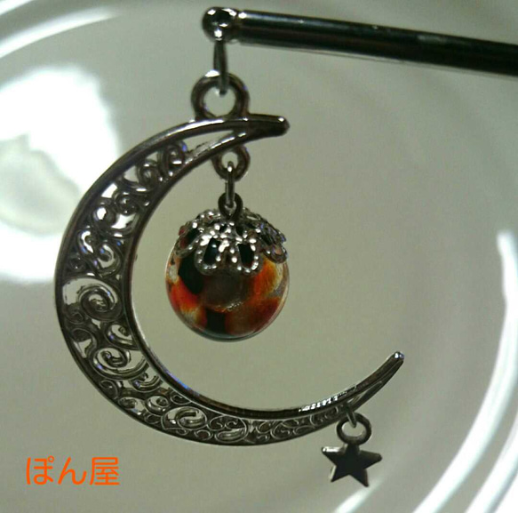 【再販】三日月と星とホタルガラス(オレンジ)の簪 ネックレス 2枚目の画像
