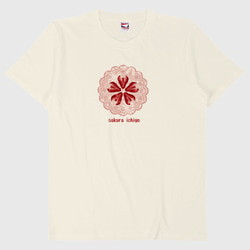 桜の花びら苺/ストロベリー/いちごTシャツ綿100%【男女兼用】 2枚目の画像
