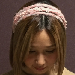 ふわふわカチューム ピンク グラデーション ラメグレイ クリーム 変わり毛糸 ヘアバンド 3枚目の画像