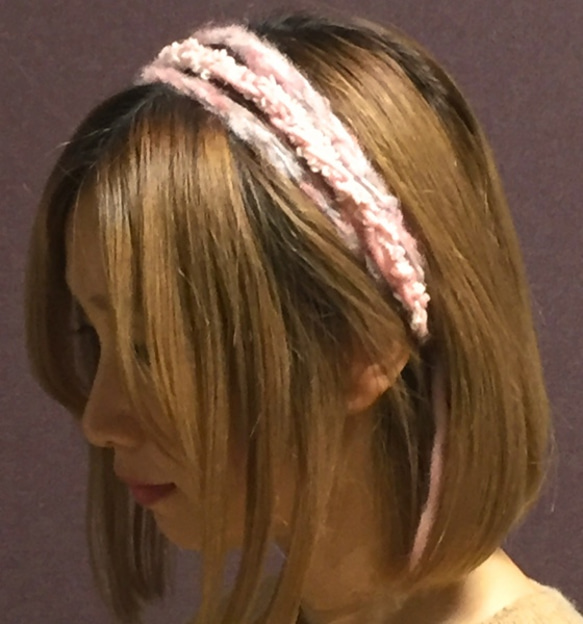 ふわふわカチューム ピンク グラデーション ラメグレイ クリーム 変わり毛糸 ヘアバンド 4枚目の画像