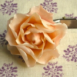 母の日ギフト 母の日プレゼント 生花 バラM クリップブローチ ルシードフラワー サーモンピンク 1枚目の画像