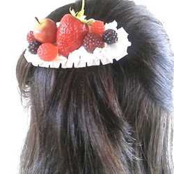 ショートケーキ バレッタ ヘアアクセサリー いちご 姫りんご ベリー フルーツ 3枚目の画像