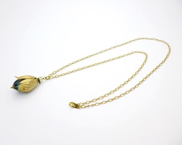 The fruit or flowerbud, Glass and brass necklace, Retro blue 第6張的照片