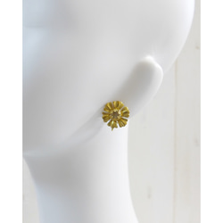 黃銅和玻璃耳環花乳白色金葉：復古老式古董 第3張的照片