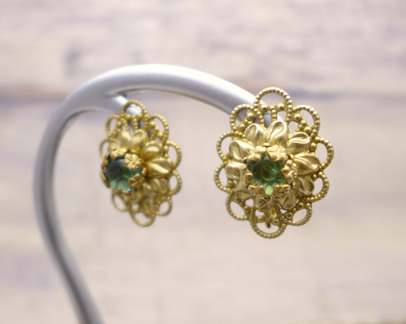 黃銅和玻璃耳環橢圓形翡翠綠：復古古董古董 第1張的照片