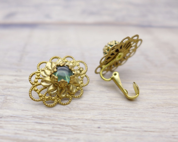 黃銅和玻璃耳環橢圓形翡翠綠：復古古董古董 第2張的照片