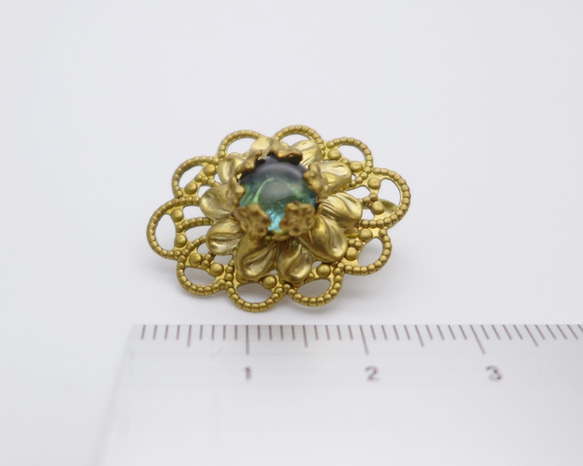 黃銅和玻璃耳環橢圓形翡翠綠：復古古董古董 第4張的照片