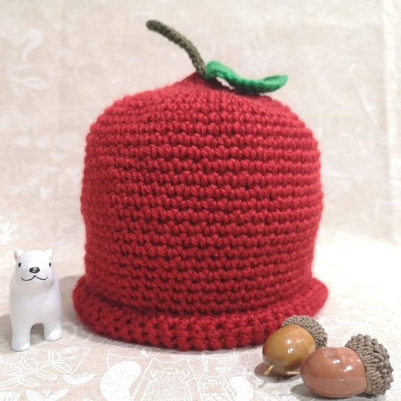 かぎ針編み りんごの帽子☆【小さめサイズ】 1枚目の画像