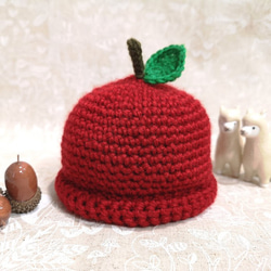 かぎ針編み りんごの帽子【お人形サイズ】 1枚目の画像