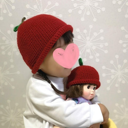 かぎ針編み ピンク色のりんごの帽子【お人形サイズ】 5枚目の画像
