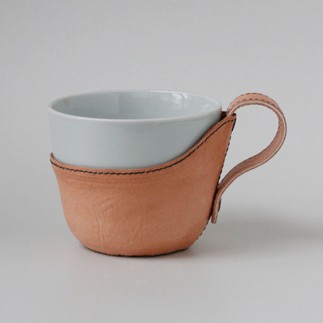 キャンプ映えする！革で包まれた陶カップ　レザーラップカップ　水色