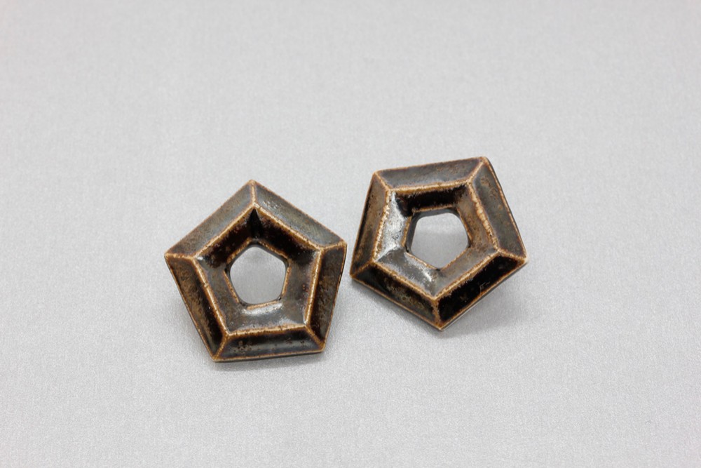 【チタンポスト】スタッドピアス 五角形 マンガン