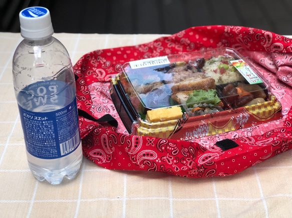 100枚以上完売‼︎「私のレジ袋 」   お弁当が傾きにくいコンビニお弁当入れ  ほとんどのカタチに対応❗️大人花ブルー 4枚目の画像