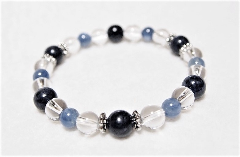 過去から脱却し未来へ進む　9月の誕生石* ブルーサファイア・カイヤナイト・水晶のブレスレット