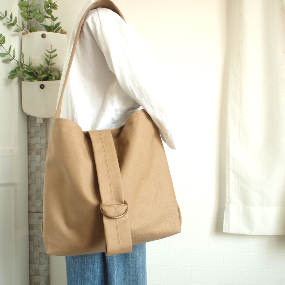 ベージュ☆8号帆布のワンショルダートート☆A4横型マチ広サイズ