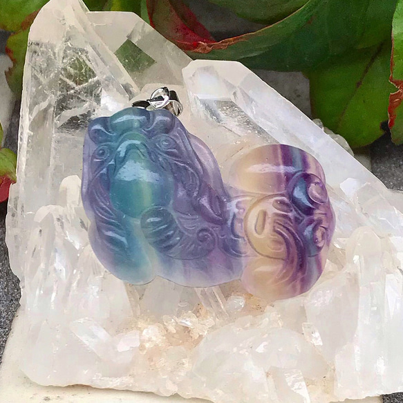 一点物】マルチカラーフローライト の 星 向かわ チャーム ペンダント  