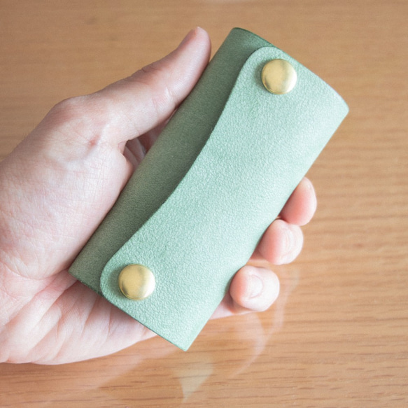 AirTagポケット付き》名入れのできる本革キーケース_気まぐれレザー