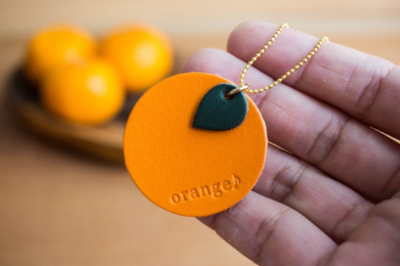 みかん》名入れのできる本革キーホルダー その他携帯アクセサリー