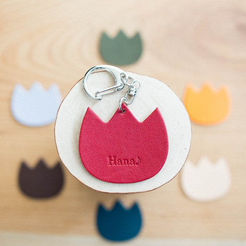 カラフルなチューリップのお名前キーホルダー本革《名入れ・送料無料