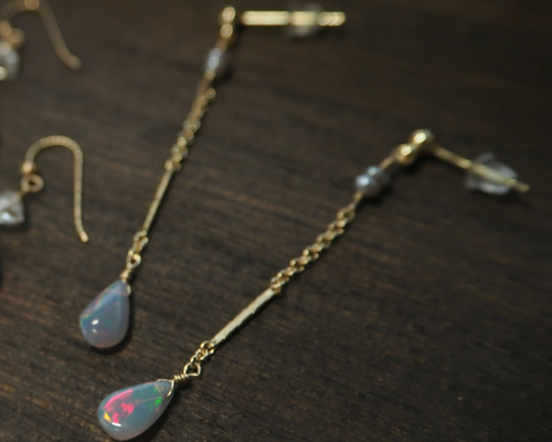 14kgf カラーオパールとシリマナイトのピアス ペルー産アマゾナイトとオパールのピアス 14kgf 天然石 - 天然石