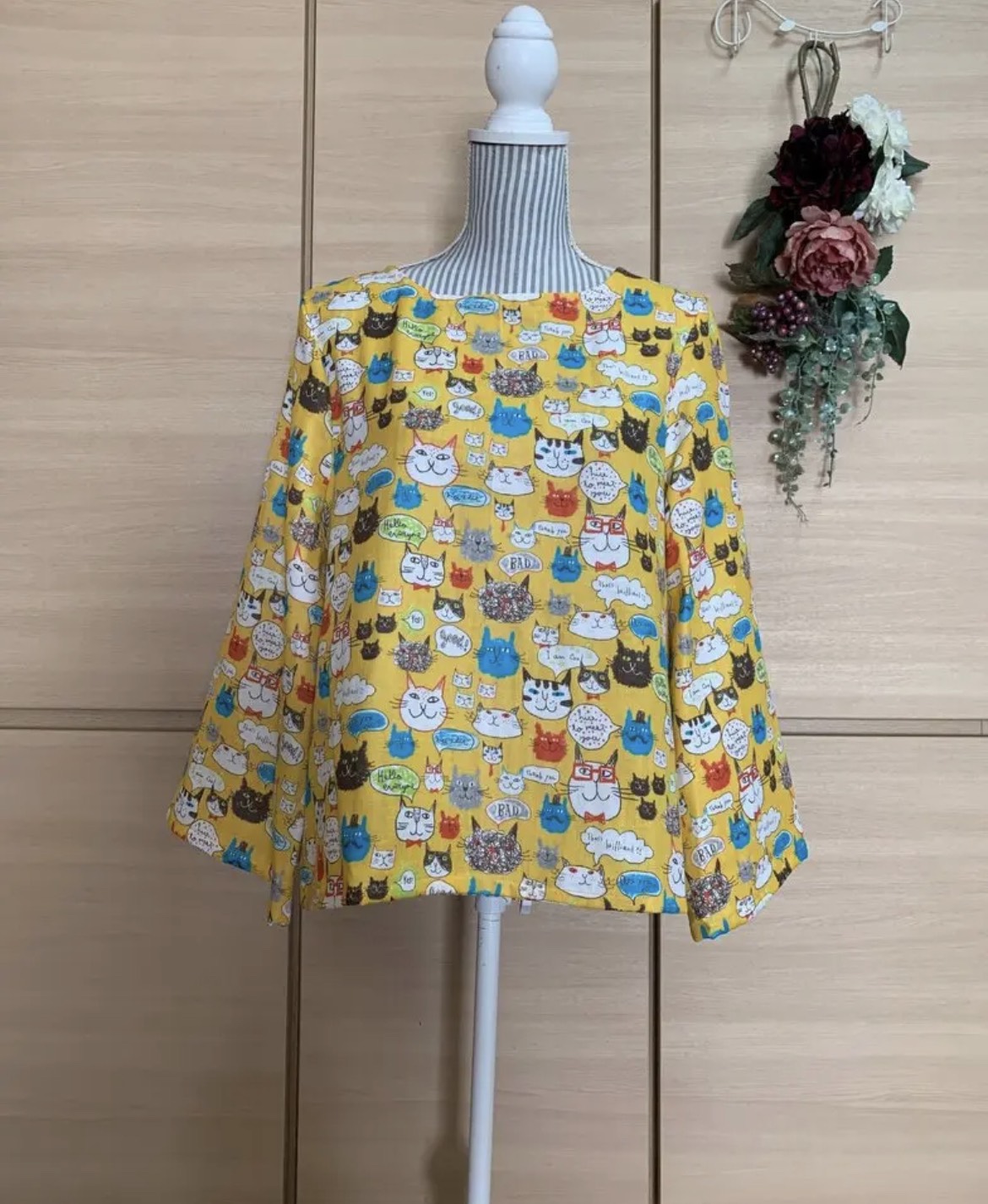 愉快な猫ちゃん達のプルオーバー