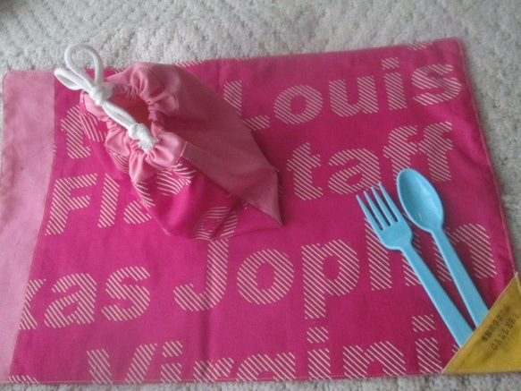 たたみたくなるランチマット＆巾着　給食セット　ピンクピンク色 2枚目の画像