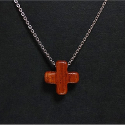 小さな十字架ネックレス（花梨＋チェーン） 2枚目の画像