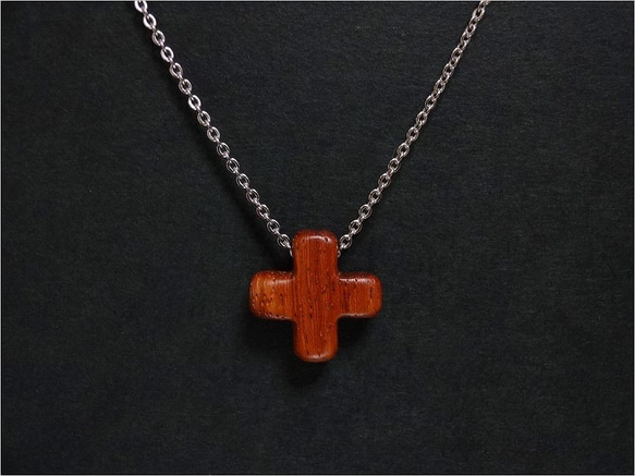 小さな十字架ネックレス（花梨＋チェーン） 2枚目の画像