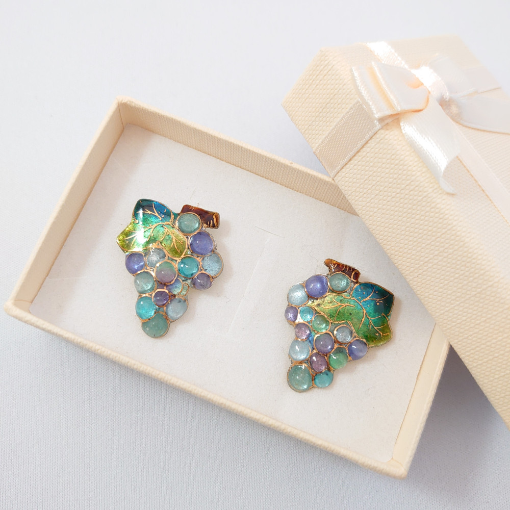 ぶどう(青／銀板) の七宝焼ピアス【受注制作】