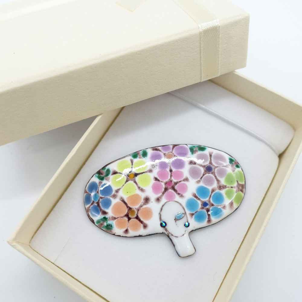 「花と乙女」typeA-4の七宝焼ブローチ【受注制作】