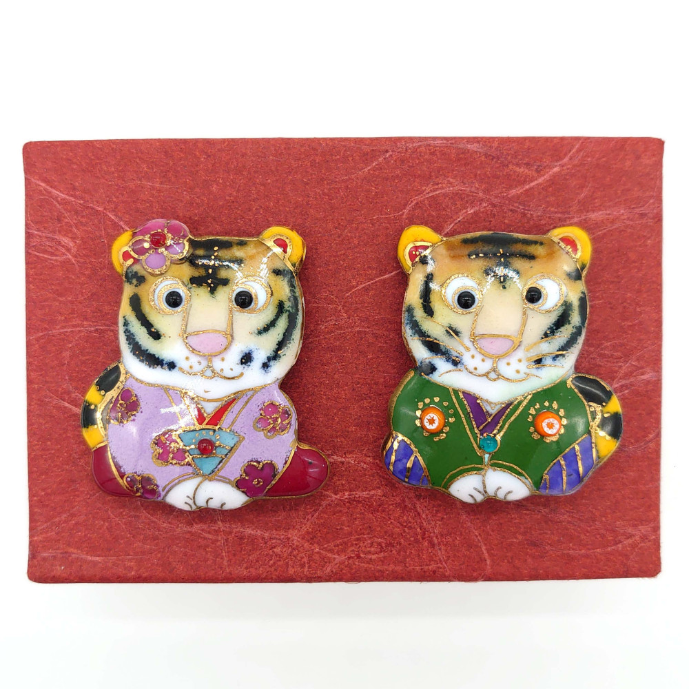 晴れ着のトラ(寅・虎)のブローチ[受注制作・帯留に変更可]